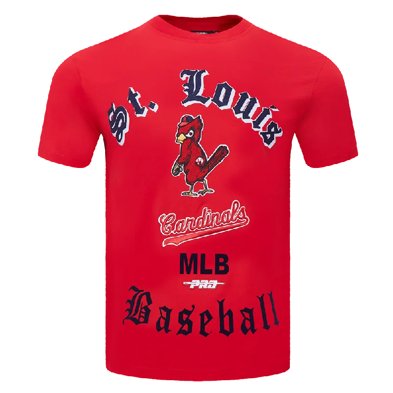 MLB ST. LOUIS CARDINALS OLD ENGLISH MEN'S TOP (RED)