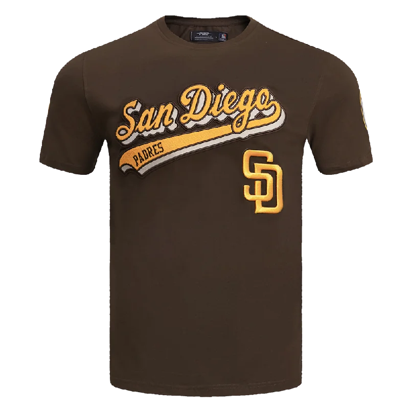 MLB SAN DIEGO PADRES SCRIPT TAIL MEN'S TOPS (BROWN)